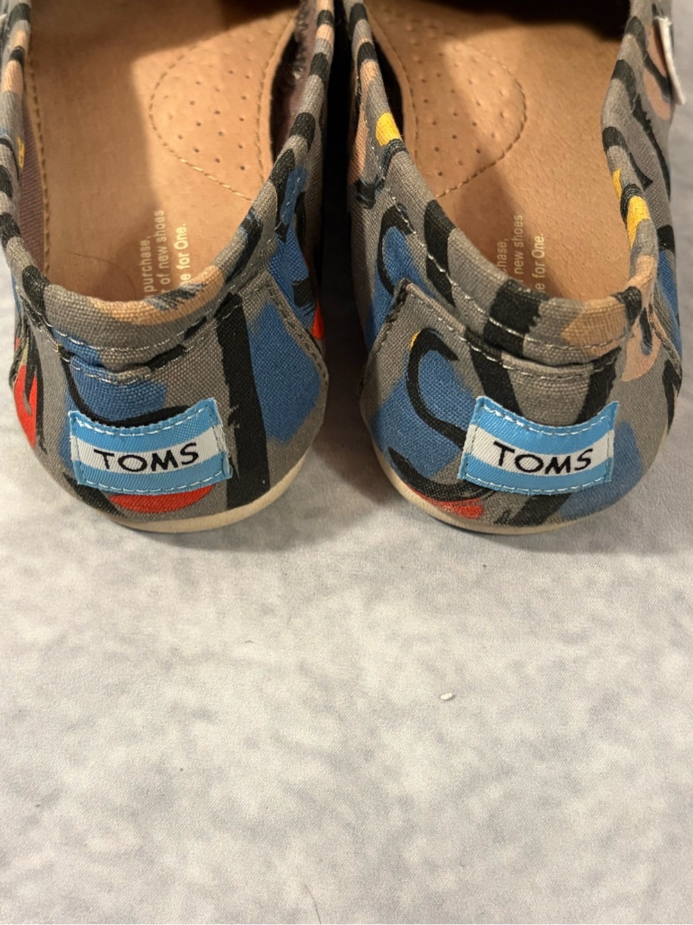 TOMS Classic Slip On Shoes Abstract Print Canvas Flats Women’s Size 7 - Picture 6 of 8